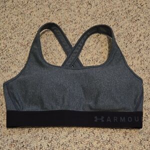 Size M Under Armour Sports Bras in Gray and Black for Active Comfort